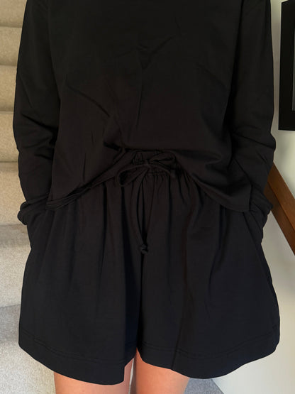The Sunday Short - Black