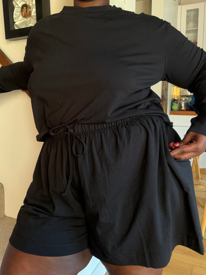 The Sunday Short - Black