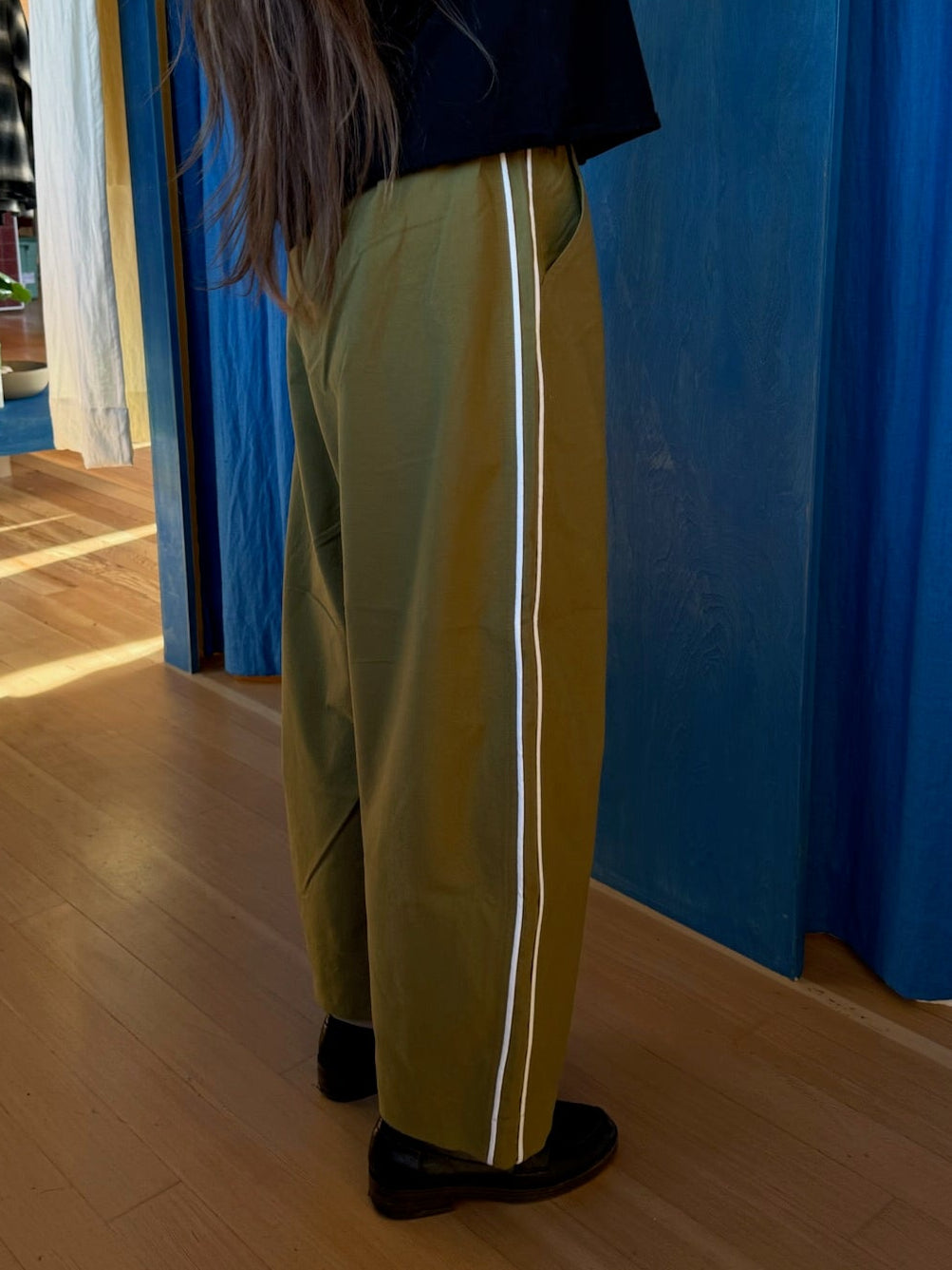 Jules Pant - Moss with white Piping