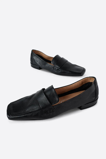 Intentionally Blank - Pinky Loafer